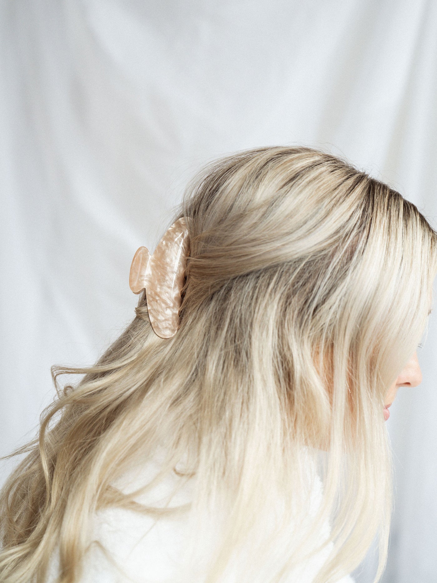 Blonde Marble Claw Clip - The Cross Decor & Design