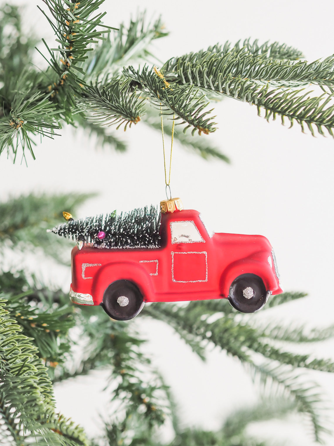 Truck w/Tree Ornament