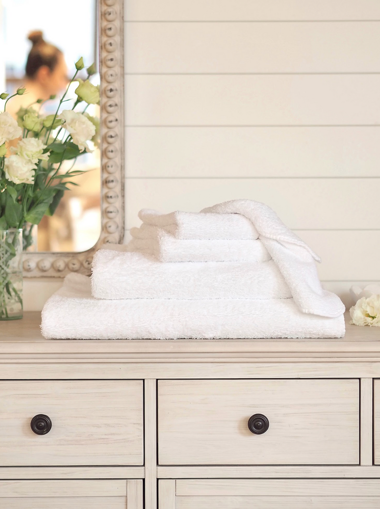 Avalon Abyss Superpile Towels | White | The Cross Decor & Design