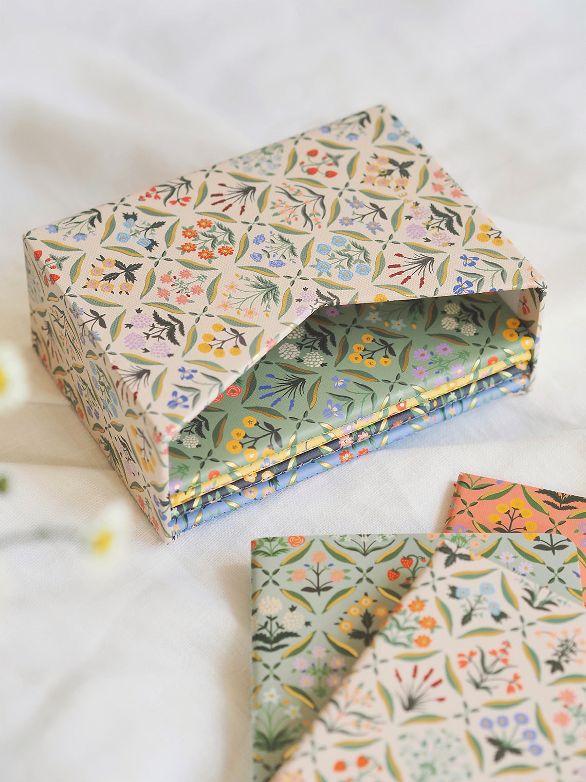 Estee Pocket Notebook Boxed Set - The Cross Decor & Design