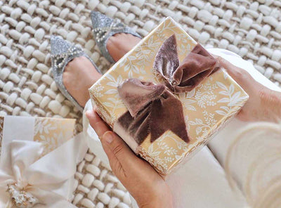 THE HOLIDAY GIFT SHOP