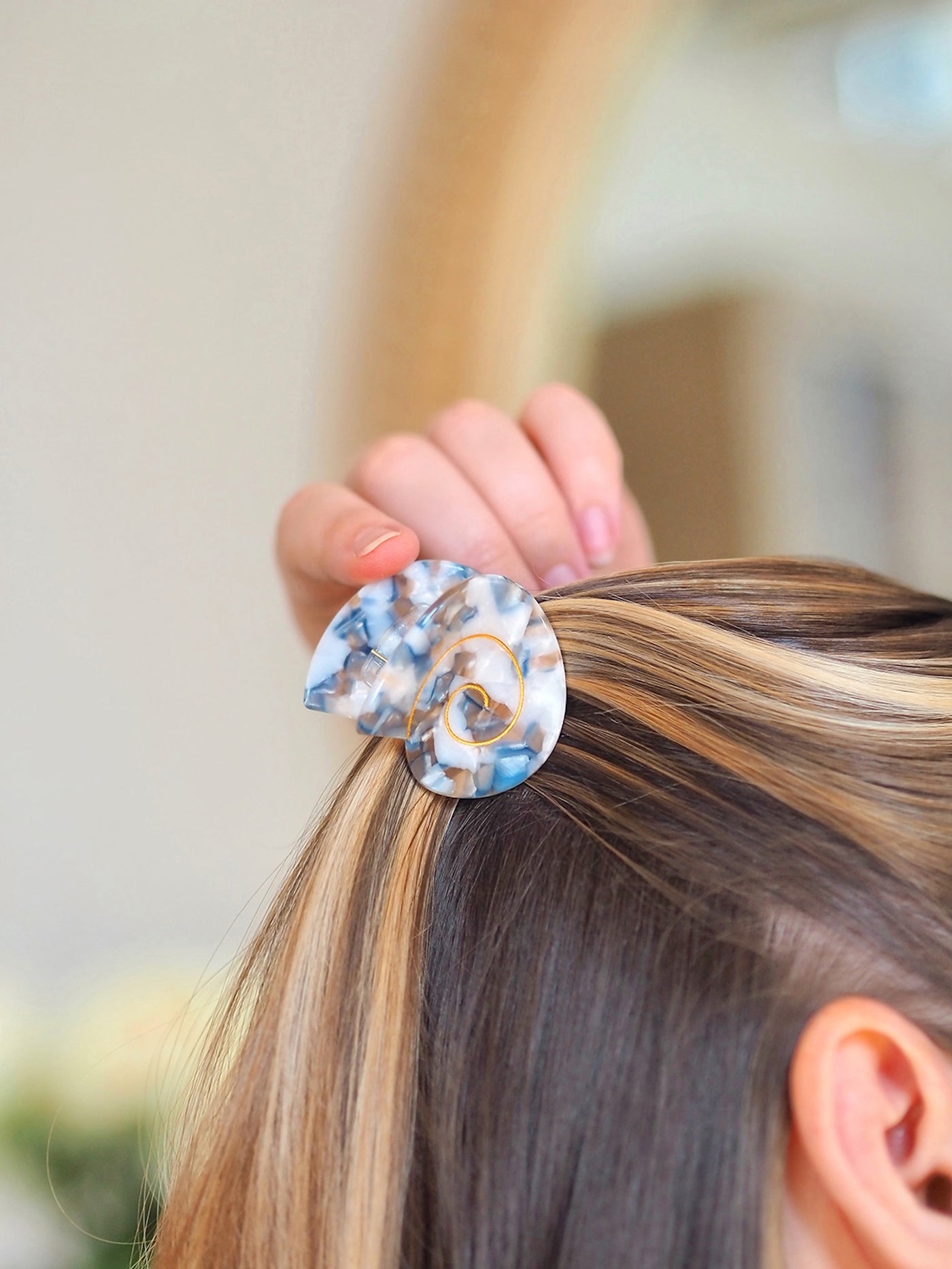 Cora Swirly Seashell Claw Clips