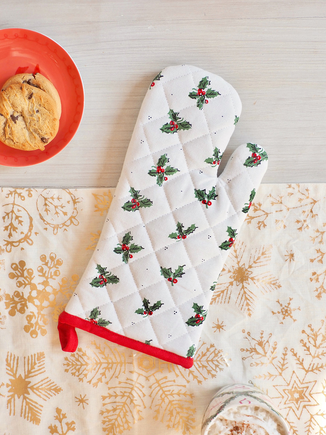 Vintage Holly Oven Mitt
