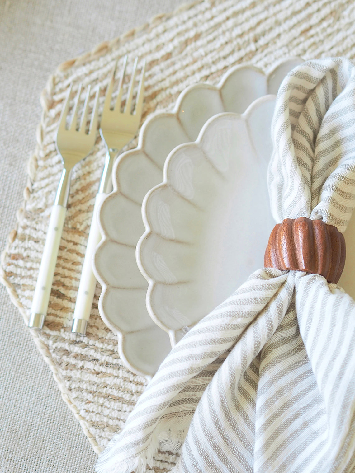 Vittoria Dishware - The Cross Decor & Design