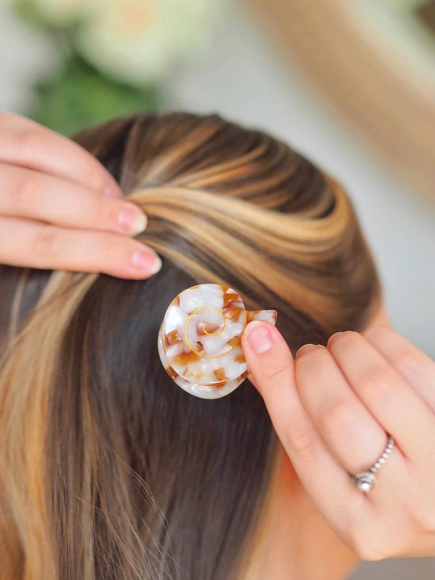 Cora Swirly Seashell Claw Clips