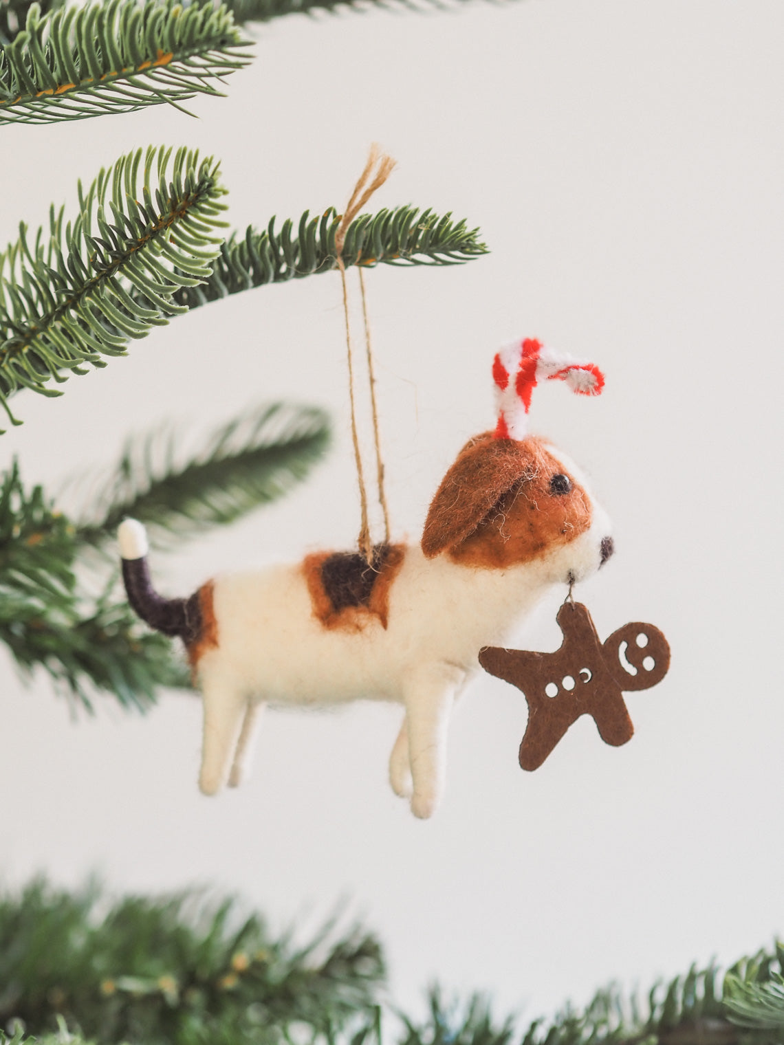Beagle w/ Gingerbread Ornament