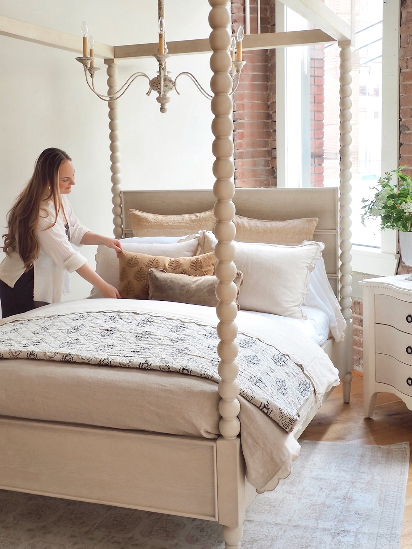 Elodie Four Post Bed
